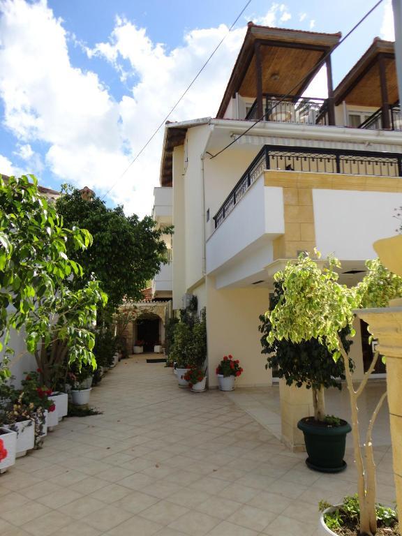 Montes Apartments & Studios Alykanas  Exteriér fotografie